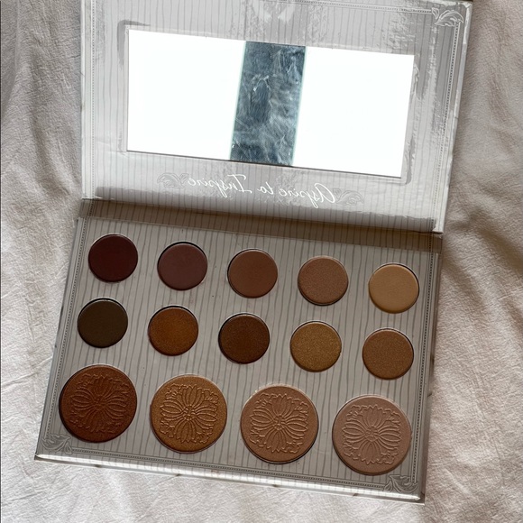 Bu cosmetics X Carli Bybel - Picture 2 of 2